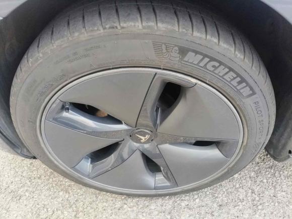 [上海·沪A] 二手特斯拉Model 32019款 标准续航后驱升级版