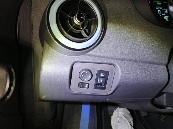 [深圳·粤B] 二手奇瑞小蚂蚁2022款 甜粉款 半糖版 磷酸铁锂 29.2kWh 30kW 301km