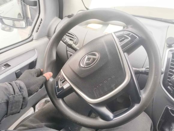 [嘉兴·浙F] 二手大通新途V802019款 2.5T经典款6挡手动厢式货车VAN短轴中顶2/3座