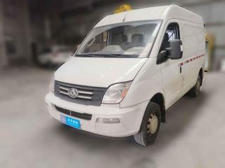 大通新途V802023款 2.0T PLUS 手动厢式车VAN短轴中顶3座