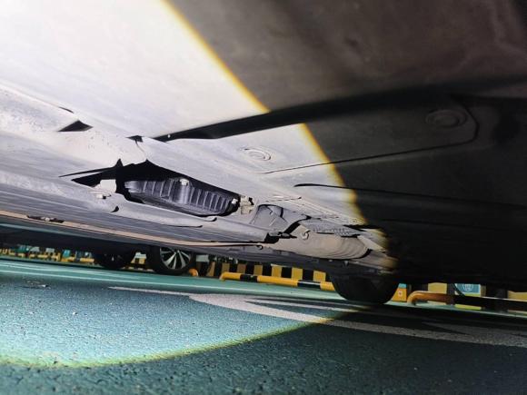 [深圳·粤B] 二手奔驰奔驰E级新能源2022款 改款三 E 350 e L 插电式混合动力轿车