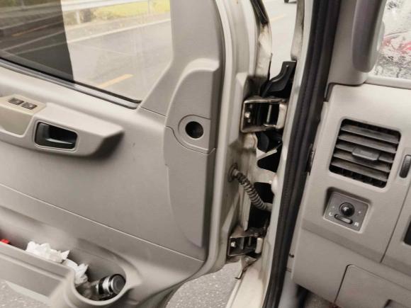 [杭州·浙G] 二手东风御风御风2014款 2.5T御利宝物流车低配短轴中顶ZD25