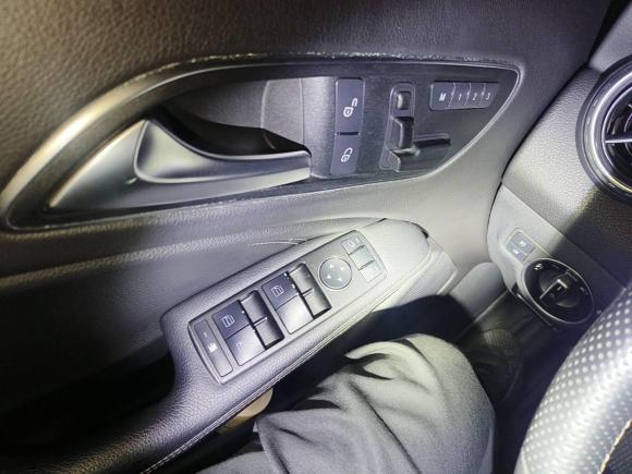 [佛山·粤X] 二手奔驰奔驰GLA2016款 GLA 200 动感型