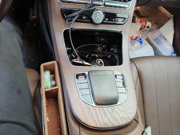 [上海·沪A] 二手奔驰奔驰E级新能源2022款 改款三 E 350 e L 插电式混合动力轿车