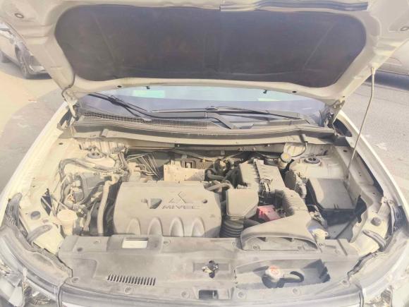 [金华·粤B] 二手三菱欧蓝德2013款 2.4L 四驱豪华导航版 5座