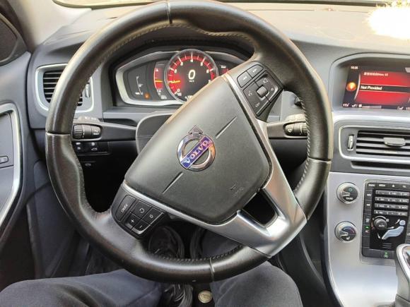 [上海·皖C] 二手沃尔沃沃尔沃V602017款 T5 智逸版 国V