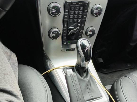 [杭州·浙A] 二手沃尔沃沃尔沃V402016款 T3 智逸版