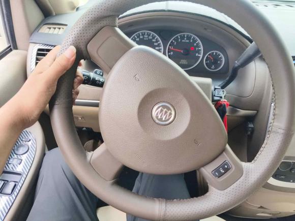 [深圳·粤B] 二手别克别克GL82014款 2.4L 经典版