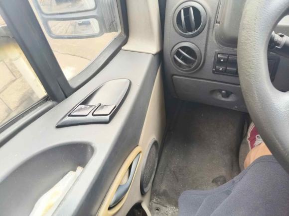 [金华·苏F] 二手依维柯依维柯褒迪2012款 2.5T-A32 基本型