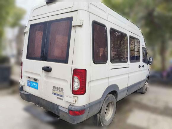 [无锡·苏B] 二手依维柯依维柯褒迪2017款 2.5T尊享A37客车高顶6-7座47Z5