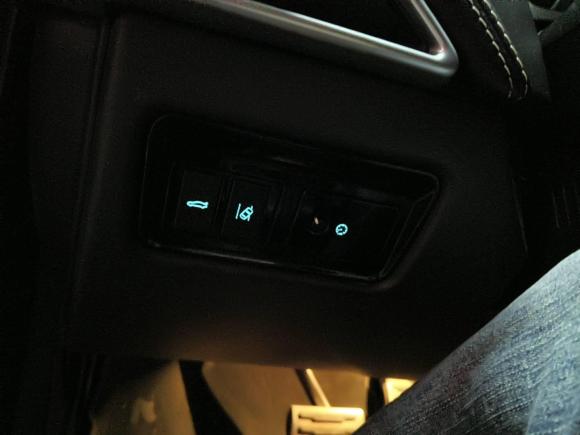 [武汉·鄂A] 二手捷豹捷豹XE2015款 2.0T 200PS R-Sport