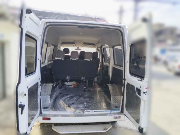 [无锡·苏B] 二手大通新途V802023款 2.0T 手动经典傲运通短轴中顶5/6座