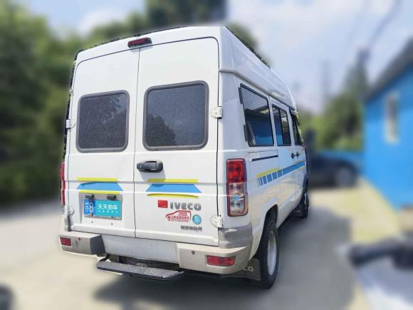 [无锡·苏B] 二手依维柯依维柯得意2021款 2.5T A35 M1客车5-9座短轴中顶双胎侧拉门