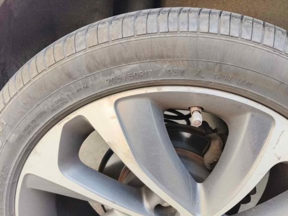 [苏州·苏E] 二手比亚迪元2016款 1.5L 自动豪华型