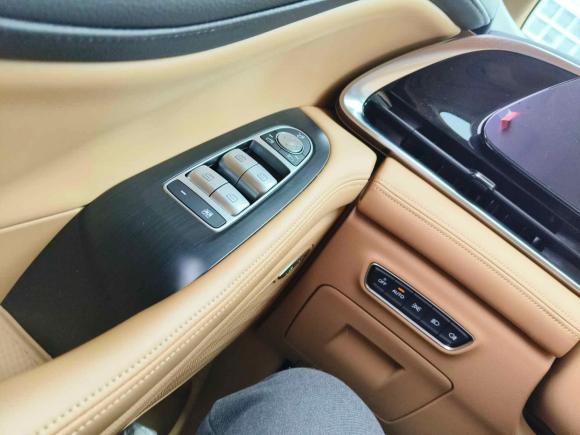 [上海·沪A] 二手岚图汽车岚图梦想家2022款 0碳版 想+智驾续航包 605km