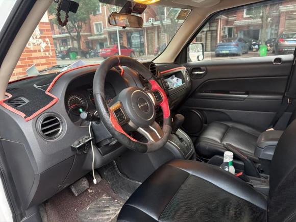 [义乌·黑M] 二手Jeep自由客2013款 2.4 炫黑运动版