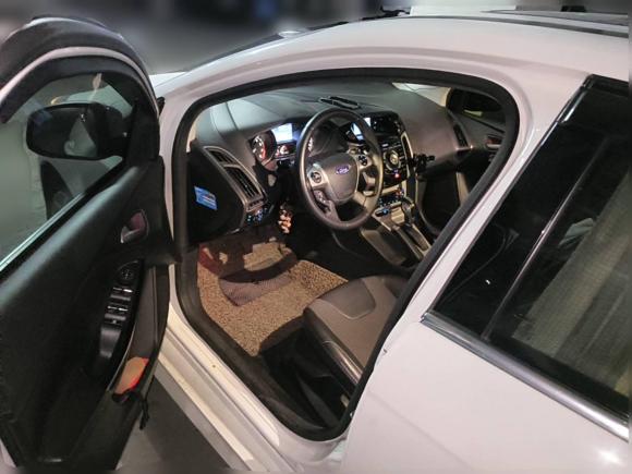 [成都·川A] 二手福特福克斯2012款 两厢 2.0L 自动豪华运动型