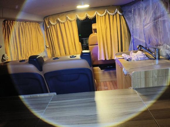 [济南·鲁A] 二手上汽大通MAXUS新途V802021款 2.0T AMT经典傲运通短轴超低顶5/6座