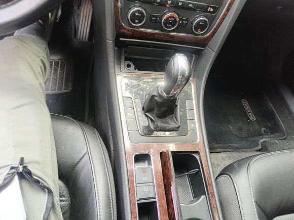 [上海·皖A] 二手大众帕萨特2011款 1.8TSI DSG御尊版