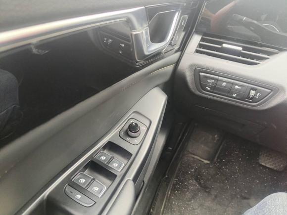 [西安·陕U] 二手奔腾奔腾B702022款 第三代 1.5T 自动尊享型