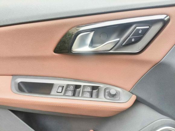 [武汉·鄂A] 二手一汽森雅R72017款 1.6L 自动智能型