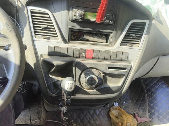 [南京·苏A] 二手依维柯依维柯褒迪2017款 2.5T经典A32客车中顶6-7座47Z5