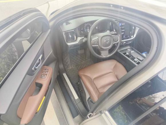 [南京·苏A] 二手沃尔沃沃尔沃S602022款 B4 智逸豪华版