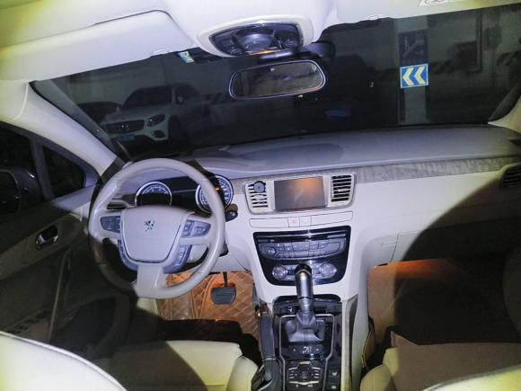 [成都·川A] 二手标致标致5082011款 2.3L 自动旗舰版