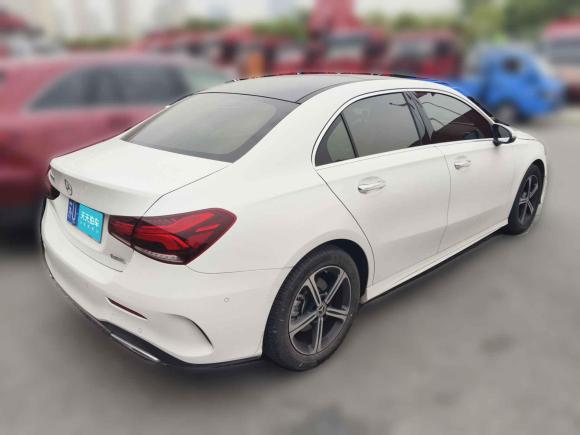 [苏州·苏U] 二手奔驰奔驰A级2022款 改款三 A 200 L 运动轿车时尚型