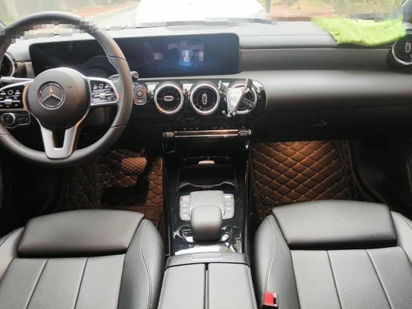 [上海·沪J] 二手奔驰奔驰A级2020款 A 180 L 运动轿车