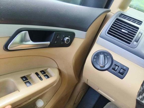 [上海·苏E] 二手大众途安2011款 1.4T DSG智雅版5座