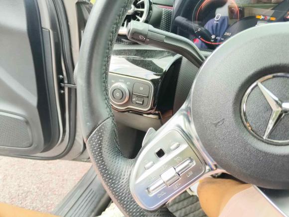 [上海·沪B] 二手奔驰奔驰A级2021款 A 200 L 运动轿车时尚型