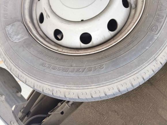 [无锡·苏B] 二手大通新途V802023款 2.0T AMT经典傲运通长轴中顶6/7/8/9座