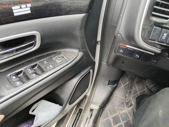 [上海·沪B] 二手三菱欧蓝德2018款 2.4L 四驱尊贵版 7座