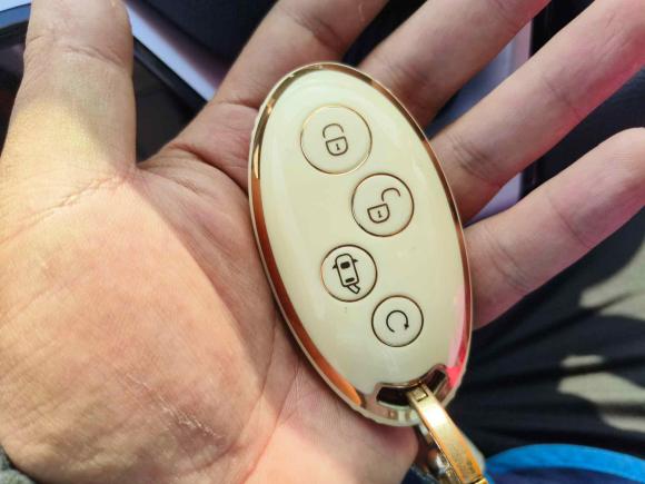 [上海·沪D] 二手比亚迪元2017款 1.5L 自动酷炫时尚型