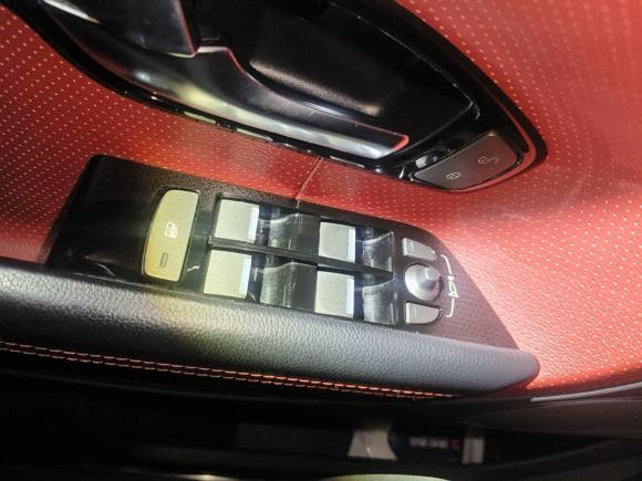 [杭州·浙A] 二手路虎揽胜极光2012款 2.0T 5门耀动版