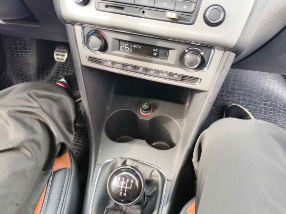 [上海·沪C] 二手大众Polo2014款 1.6L Cross Polo 手动
