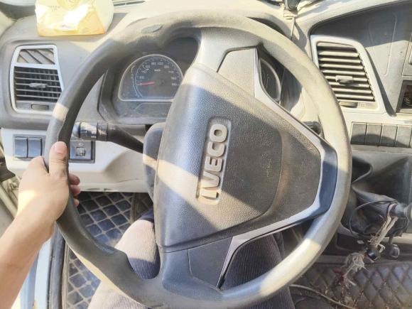 [南京·苏A] 二手依维柯依维柯褒迪2017款 2.5T经典A32客车中顶6-7座47Z5