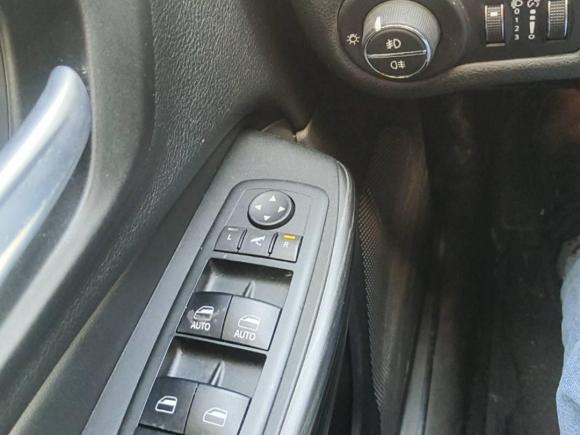 [广州·粤F] 二手Jeep自由光2016款 2.4L 领先版