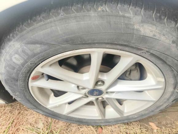 [苏州·苏E] 二手福特福克斯2018款 三厢经典 1.6L 手动风尚型智行版