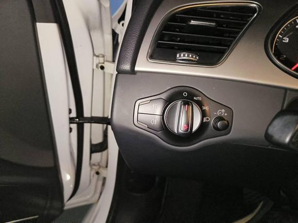 [广州·粤A] 二手奥迪奥迪A4L2015款 35 TFSI 自动标准型