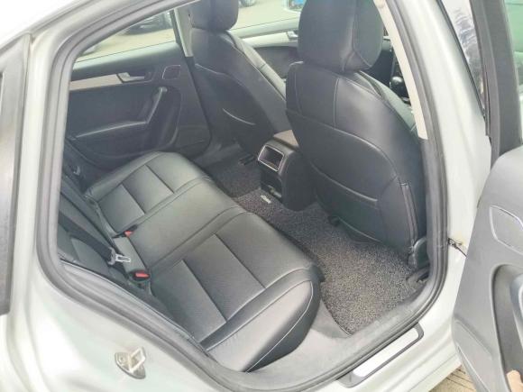 [上海·沪A] 二手奥迪奥迪A4L2011款 2.0 TFSI 标准型