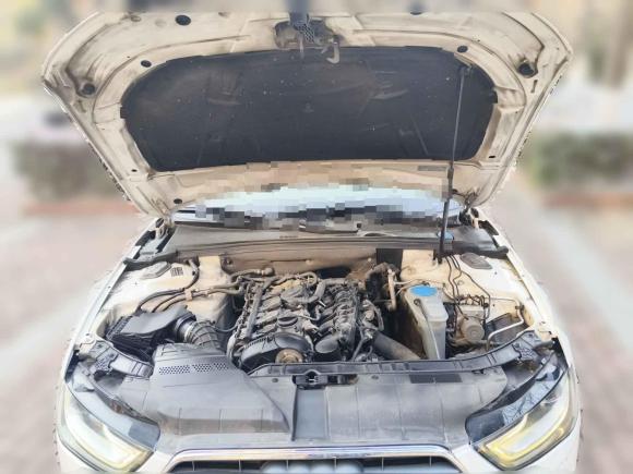 [南京·苏A] 二手奥迪奥迪A4L2013款 35 TFSI 自动标准型