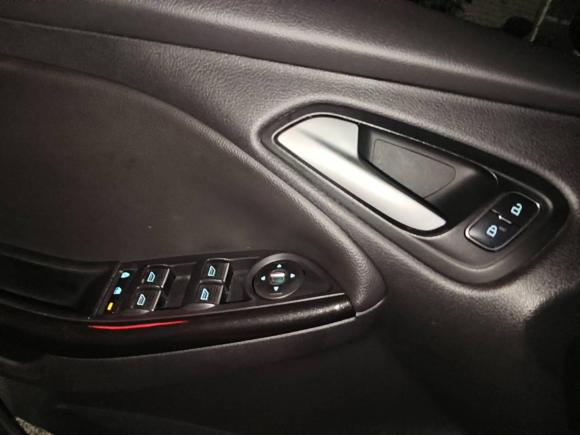 [深圳·粤K] 二手福特福克斯2015款 三厢 1.6L 自动风尚型