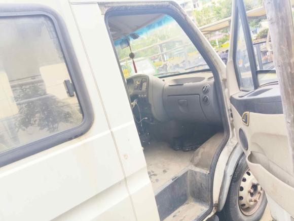 [金华·苏F] 二手依维柯依维柯褒迪2012款 2.5T-A32 基本型