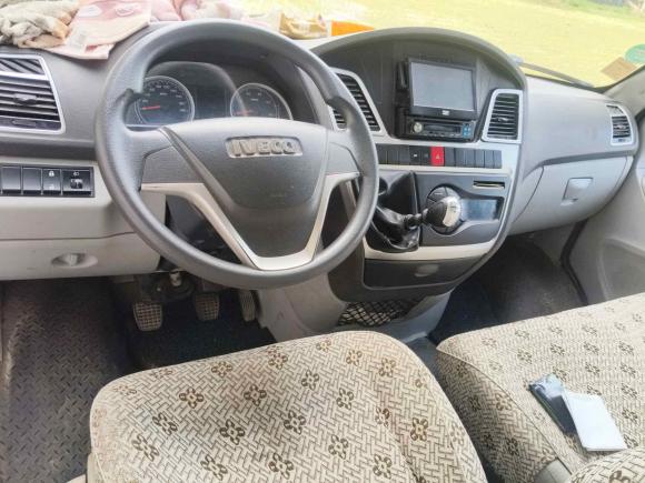 [无锡·苏D] 二手依维柯依维柯褒迪2017款 3.0T尊享A37客车高顶6-7座F1CE34818