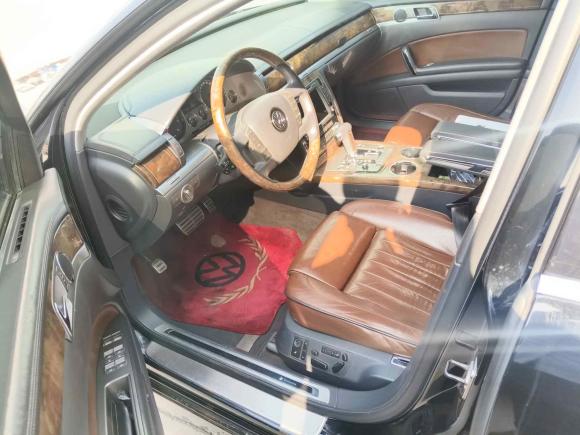 [青岛·鲁B] 二手大众辉腾2011款 3.6L V6 4座加长Individual版