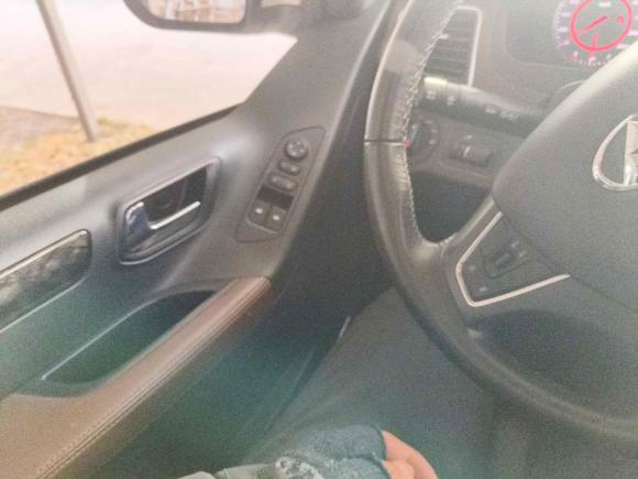 [上海·沪B] 二手上汽大通MAXUS大通G102016款 2.0T 自动旗舰版