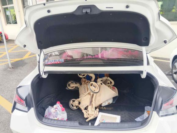 [深圳·苏E] 二手现代伊兰特2021款 1.5L CVT LUX尊贵版