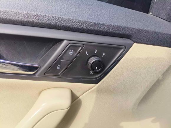 [深圳·粤B] 二手大众朗逸2013款 改款经典 1.6L 自动舒适版